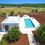 Pensionat Masseria Luigi Flora 3*